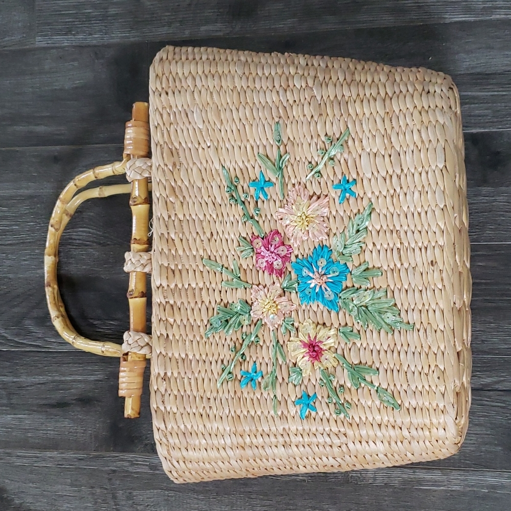 Floral straw purse